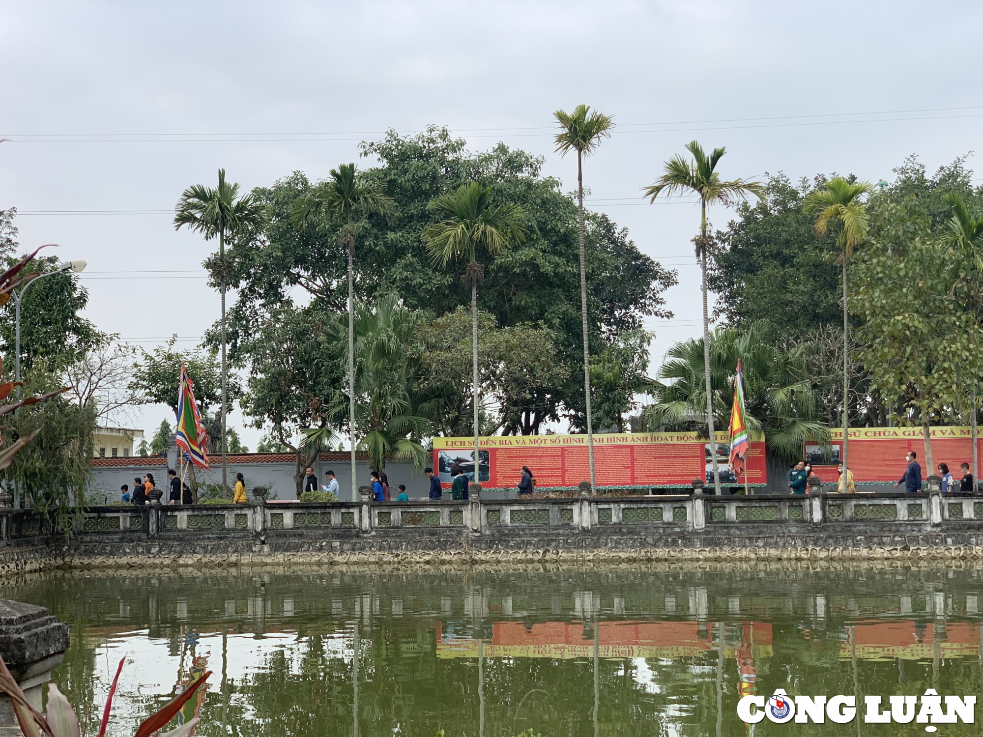 tp hai duong du khach do don ve den bia xin loc dau nam moi 2023 hinh 5