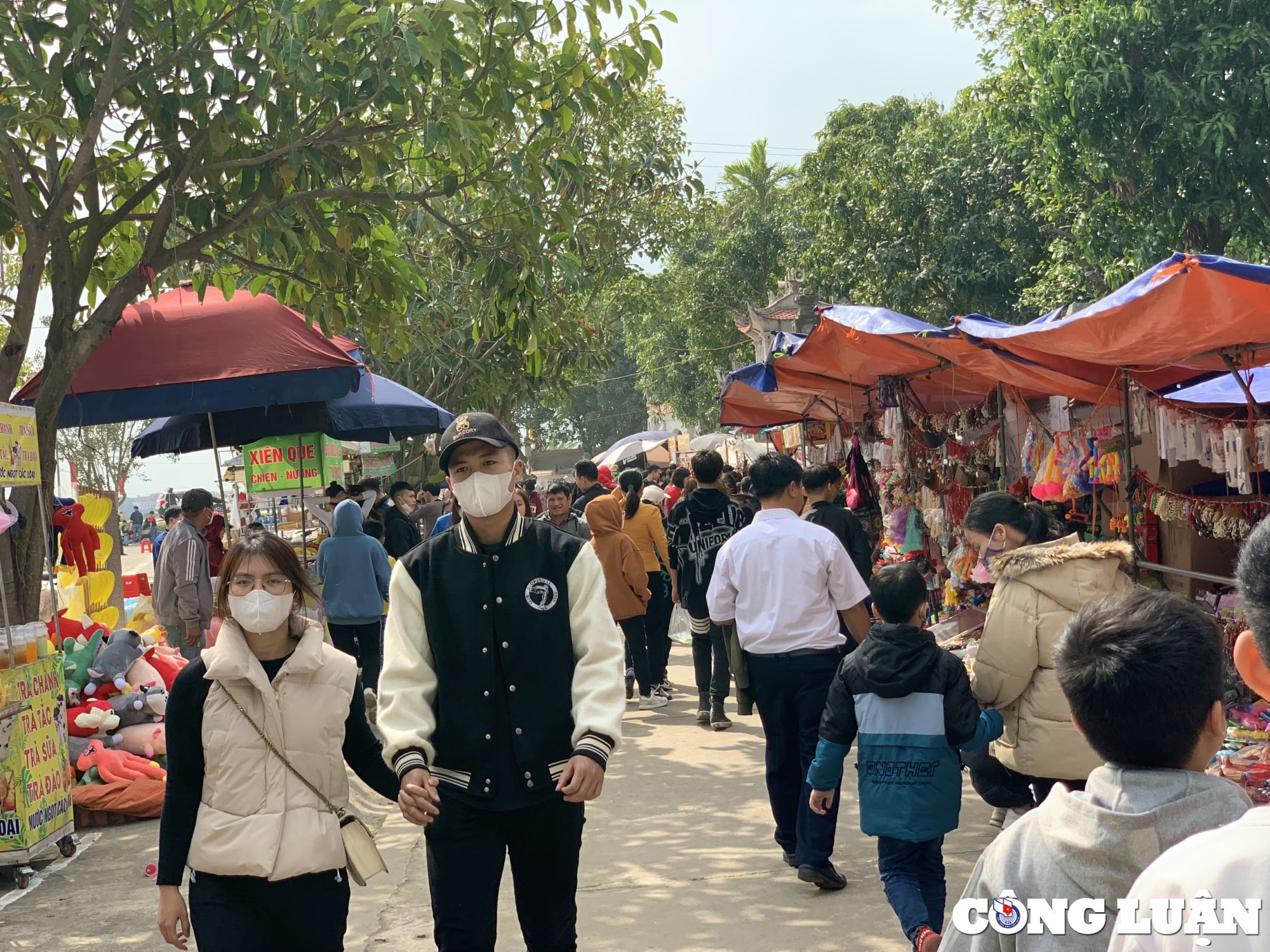 tp hai duong du khach do don ve den bia xin loc dau nam moi 2023 hinh 1
