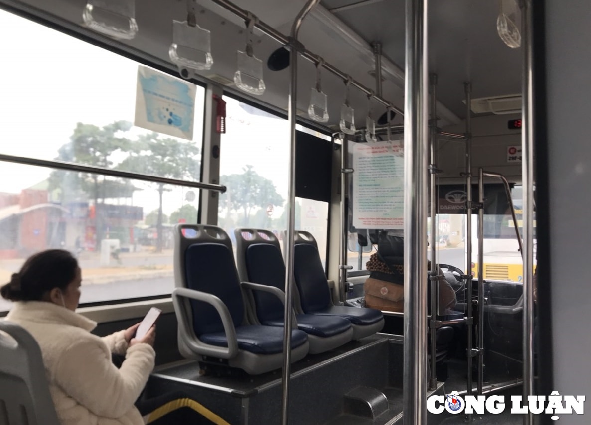 nhung chuyen xe buyt chay trong mua xuan hinh 3