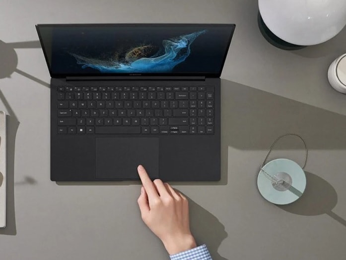 can canh chiec laptop moi cua samsung hinh 1