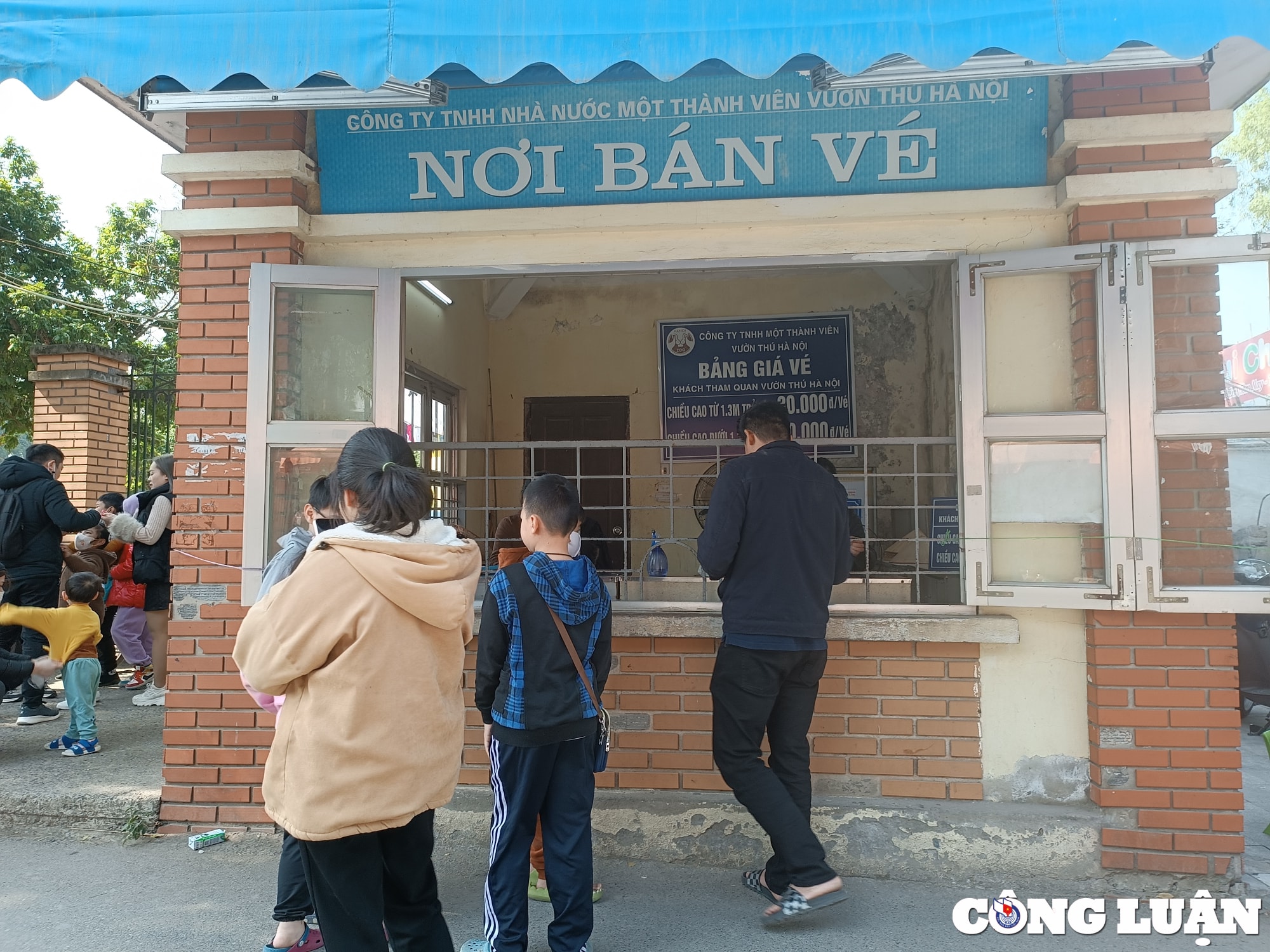 cong vien thu le hut khach tham quan trong nhung ngay dau nam moi quy mao hinh 4