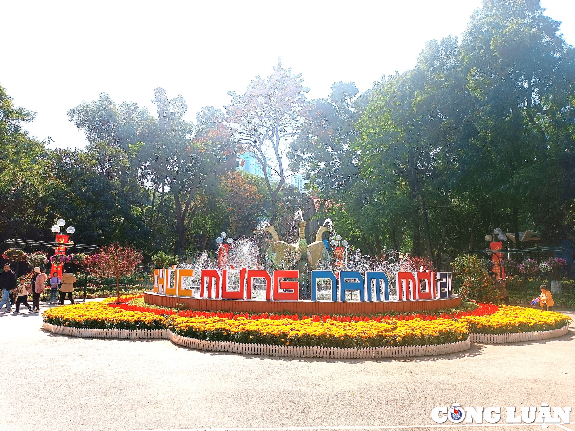 cong vien thu le hut khach tham quan trong nhung ngay dau nam moi quy mao hinh 18