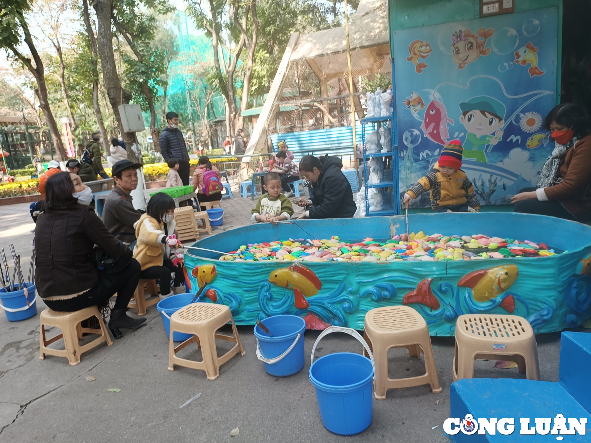 cong vien thu le hut khach tham quan trong nhung ngay dau nam moi quy mao hinh 14
