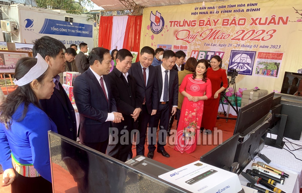 hoi nha bao tinh hoa binh to chuc trung bay bao xuan quy mao 2023 hinh 2