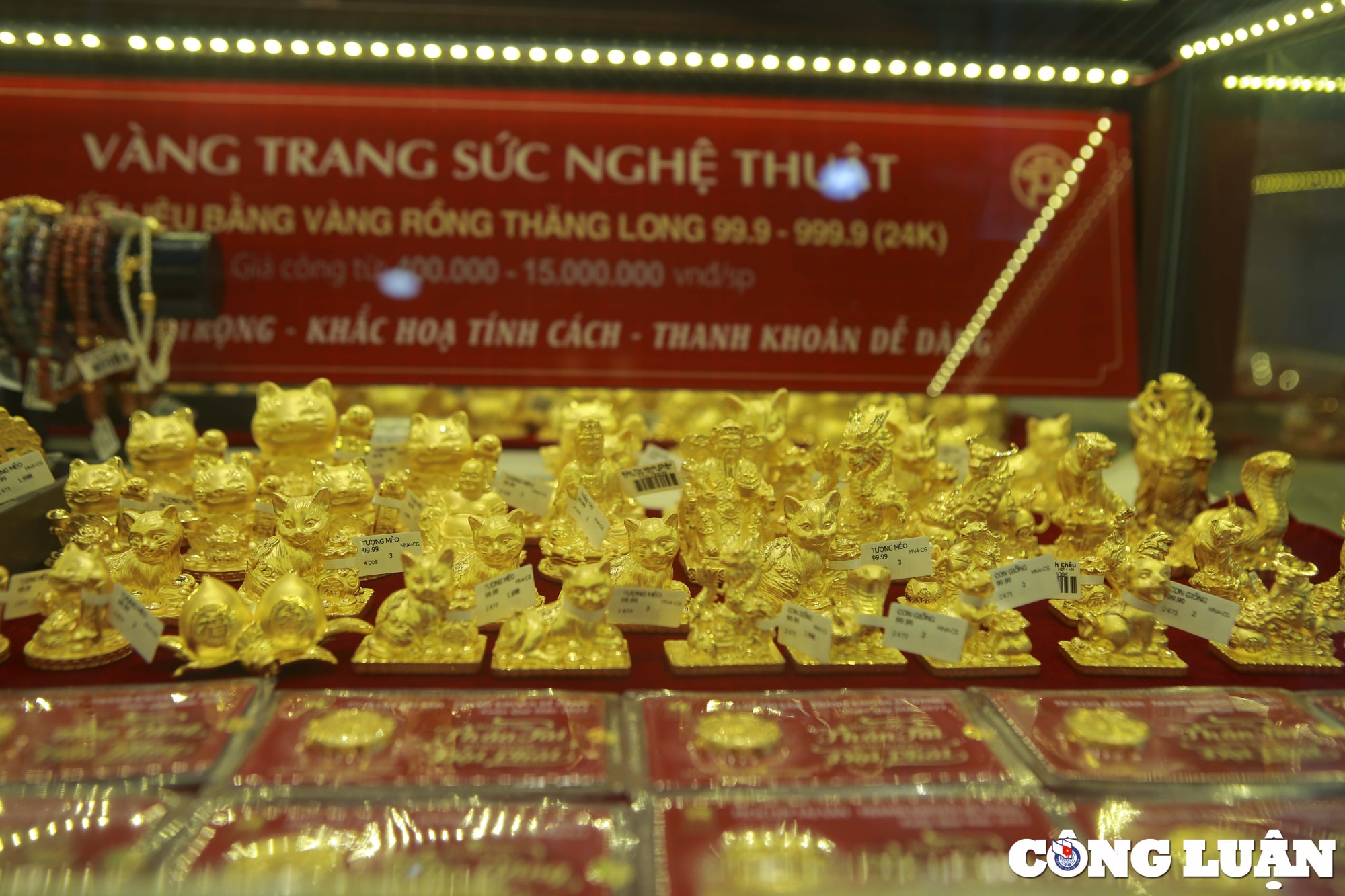 cac cua hang ban vang nhon nhip truoc ngay via than tai hinh 3