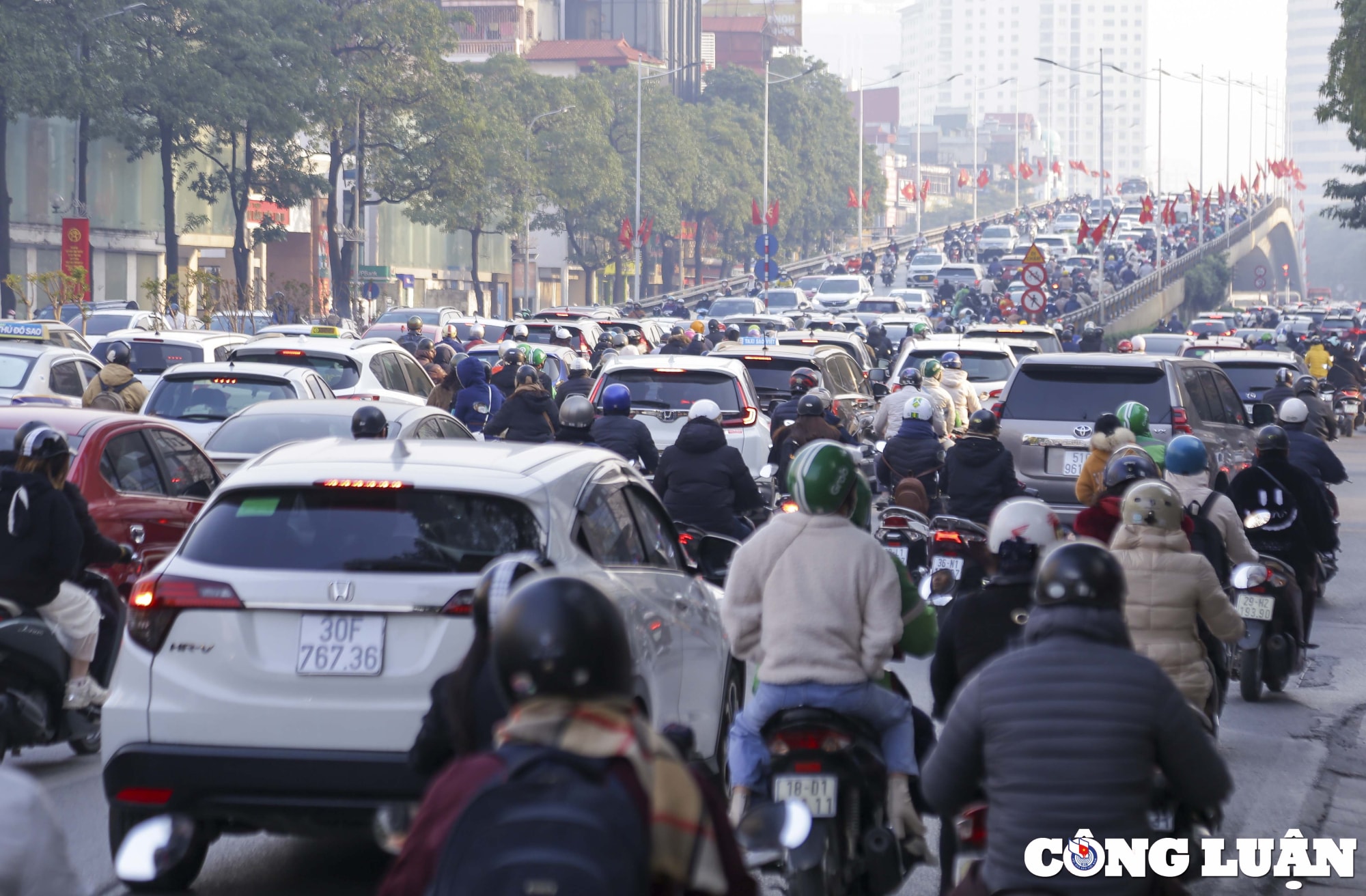 ha noi sau ky nghi tet duong pho lai un tac gio cao diem hinh 2