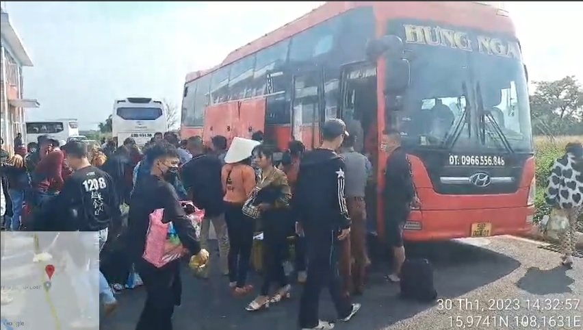 xe khach su dung tem kiem dinh gia cho qua 30 nguoi hinh 1