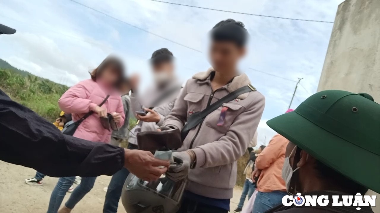 dak lak nguoi dan bat ngo vi bi thu tien ho tro khi chup anh da voi khong lo hinh 3