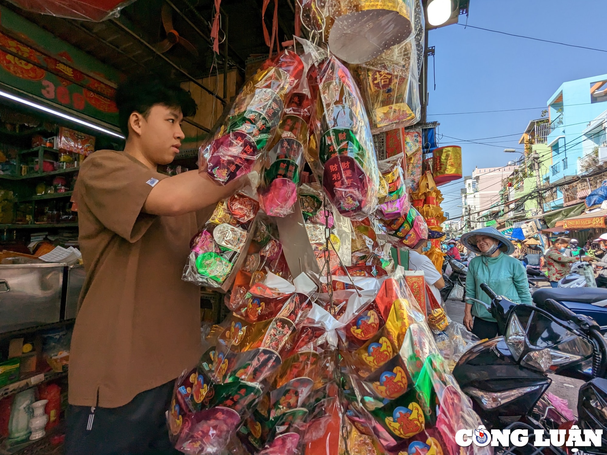 nhon nhip mua sam ngay via than tai o thu phu vang ma cua tphcm hinh 3