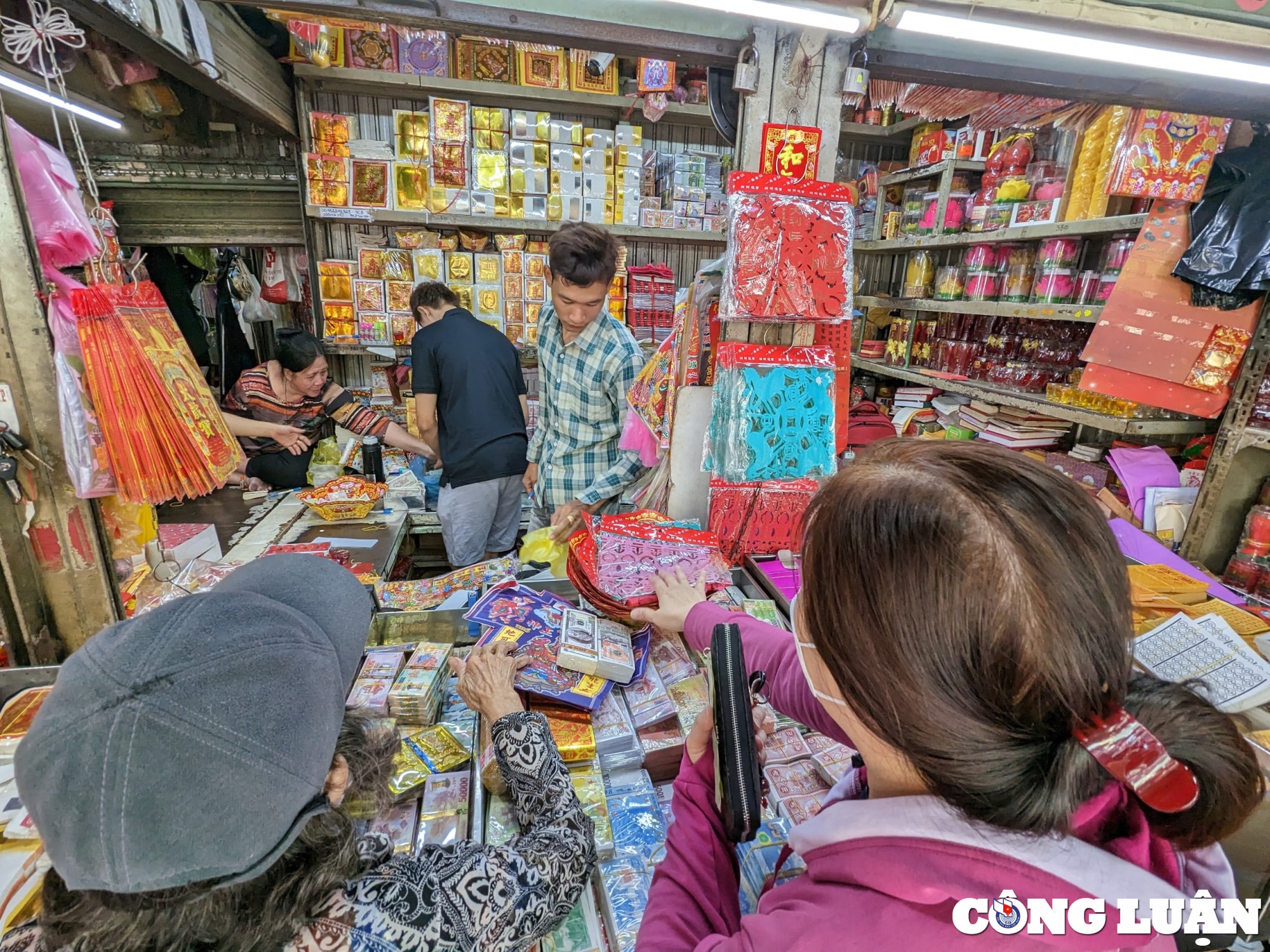 nhon nhip mua sam ngay via than tai o thu phu vang ma cua tphcm hinh 4