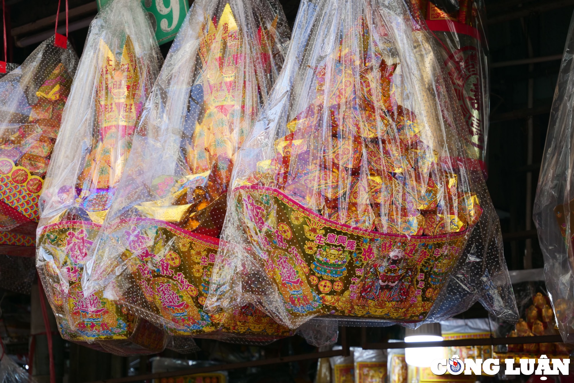 nhon nhip mua sam ngay via than tai o thu phu vang ma cua tphcm hinh 6
