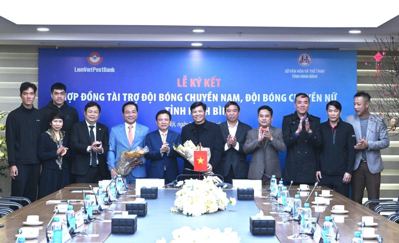 lienvietpostbank tai tro cho 2 doi bong chuyen nam nu ninh binh hinh 2