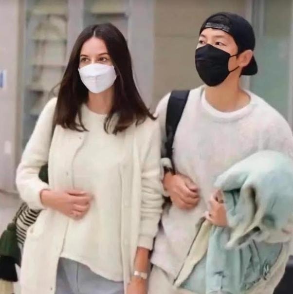 katy louise saunders mang thai truoc su cong khai cua song joong ki hinh 3