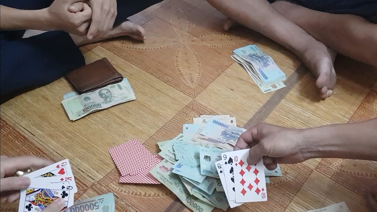 thanh hoa bat qua tang 4 can bo chi cuc du tru nha nuoc tai ha trung danh bac hinh 1