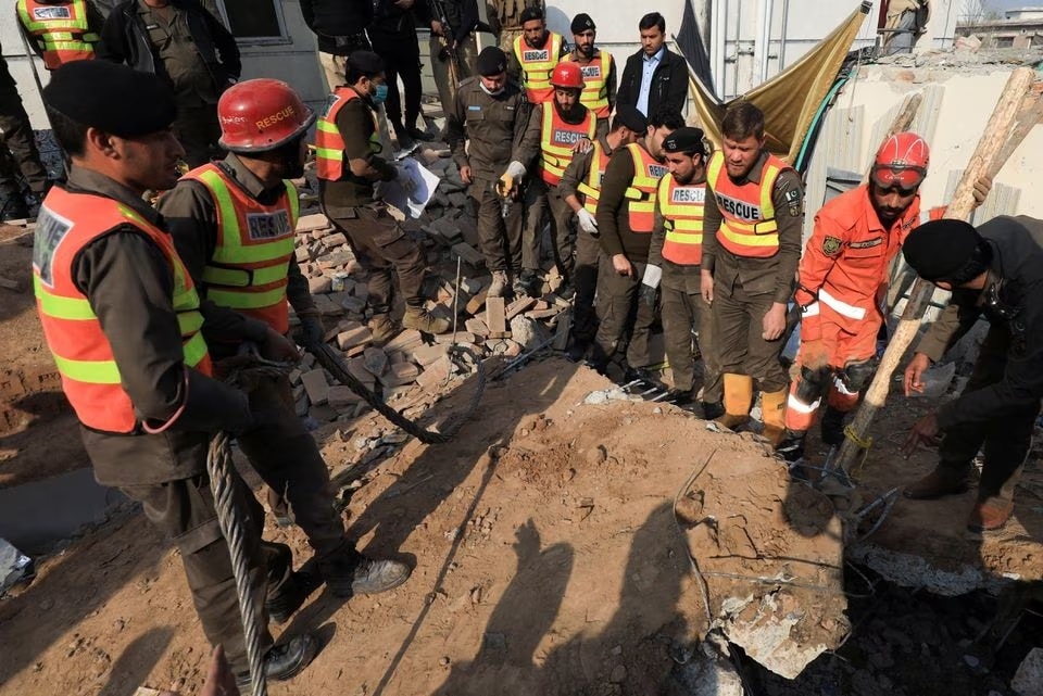 vu danh bom o pakistan it nhat 100 nguoi thiet mang da so la canh sat hinh 1
