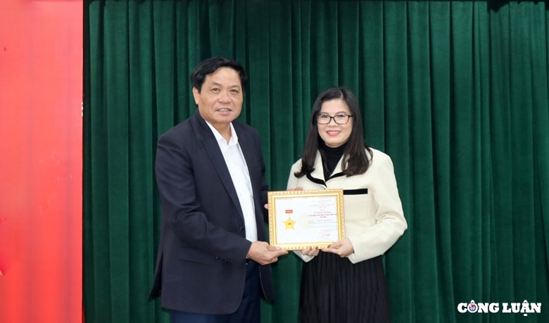 dong chi phan thi quynh mai lam pho vu truong vu bao chi xuat ban  ban tuyen giao trung uong hinh 1