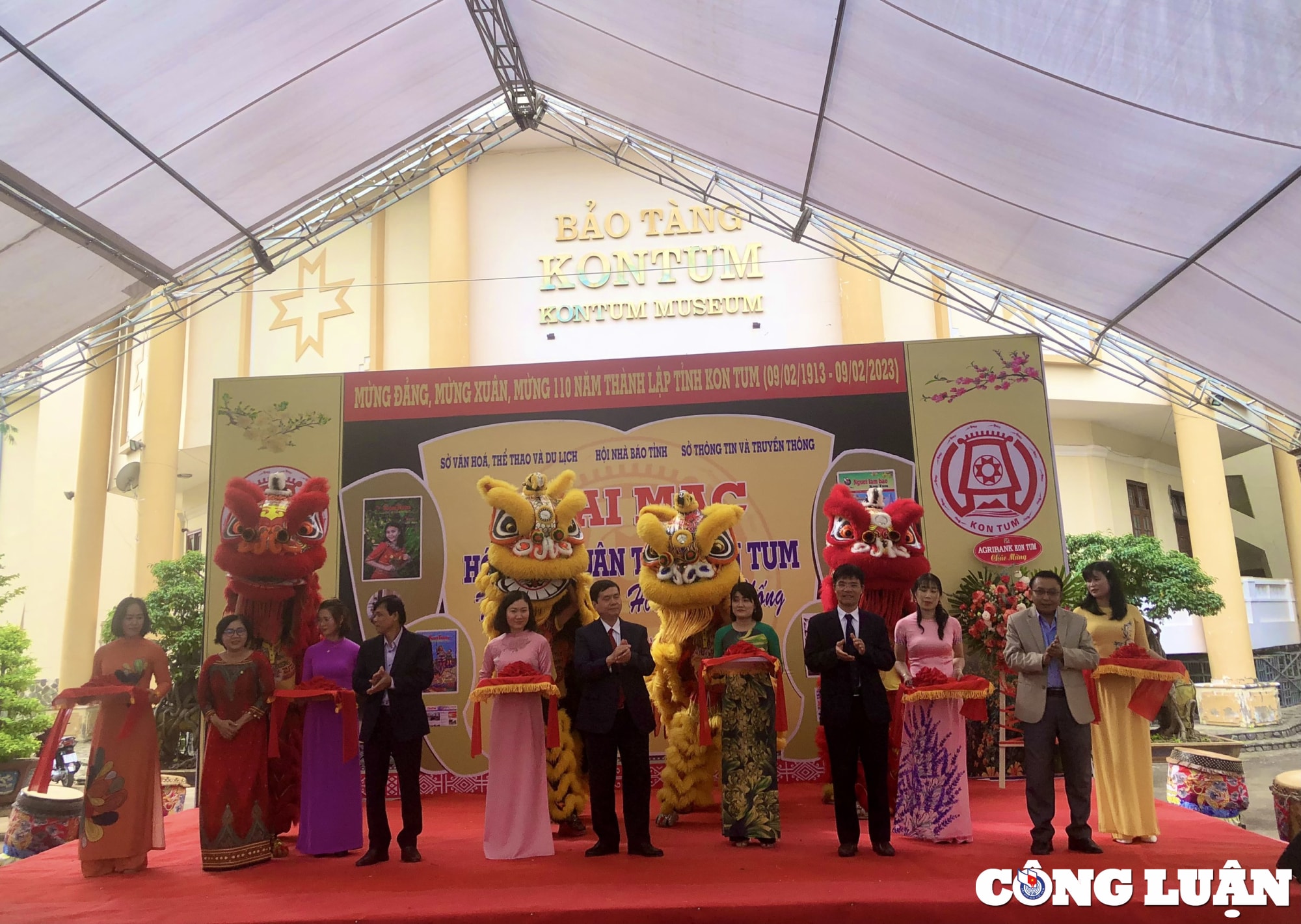 kon tum hang tram an pham bao chi trong ngay khai mac hoi bao xuan quy mao 2023 hinh 1