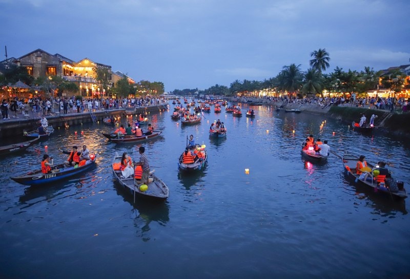 le hoi tet nguyen tieu o hoi an la di san van hoa phi vat the quoc gia hinh 5