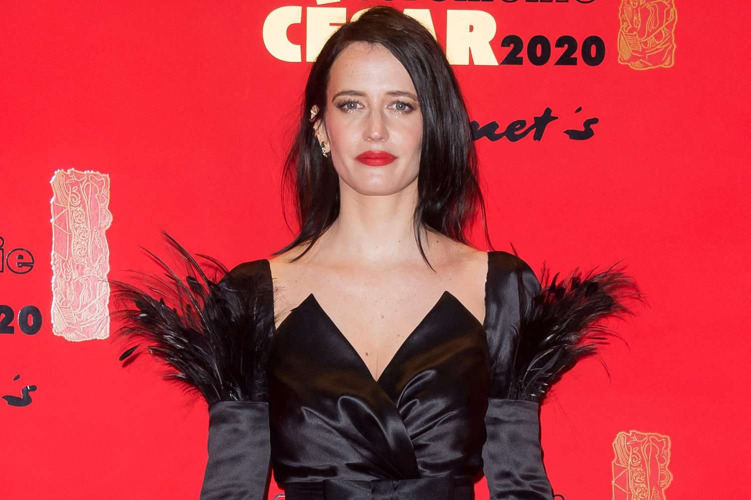 bond girl eva green be mat vi loi le thieu chung muc hinh 1