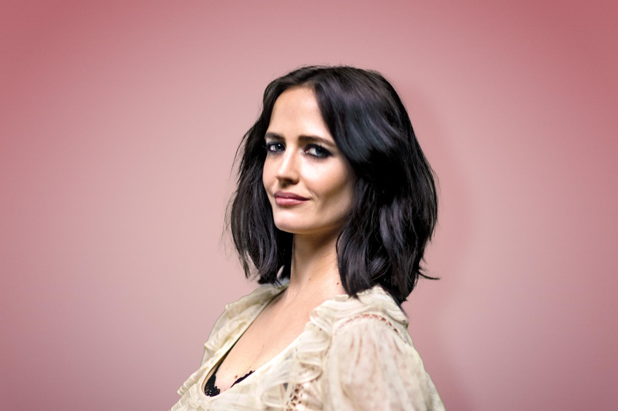 bond girl eva green be mat vi loi le thieu chung muc hinh 2
