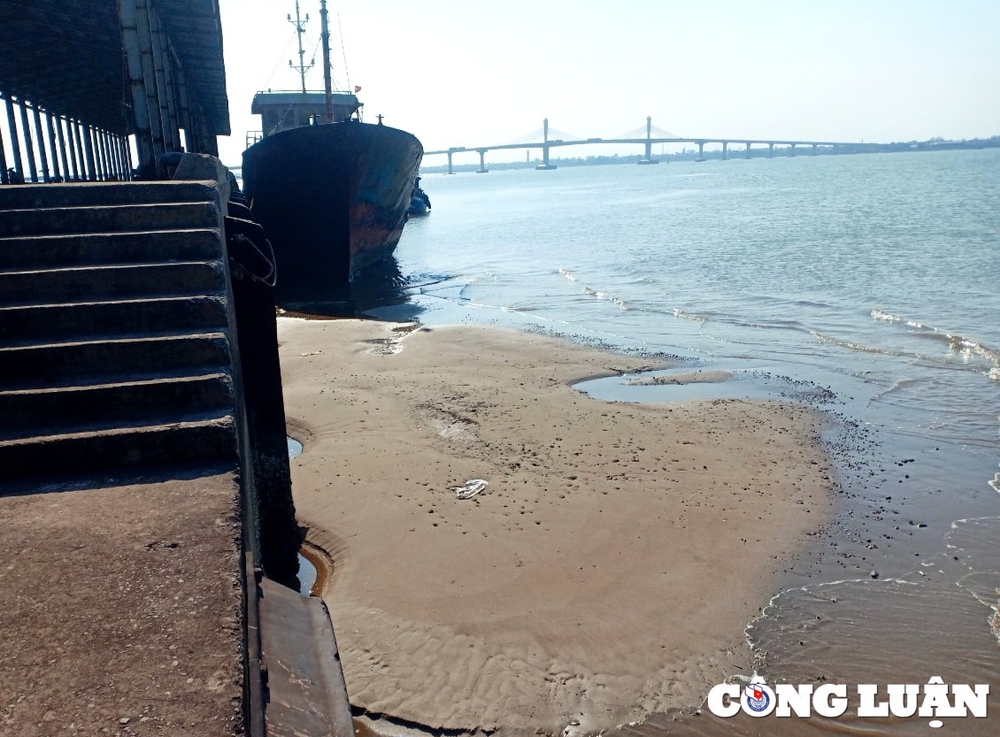 cang ca xuan hoi bi boi lap nghiem trong khien ngu dan ha tinh gap kho hinh 4