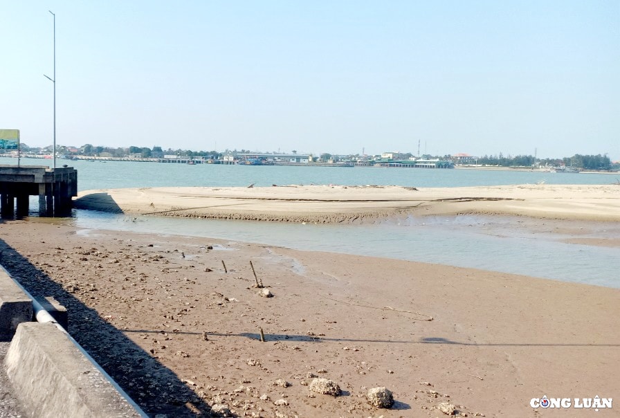 cang ca xuan hoi bi boi lap nghiem trong khien ngu dan ha tinh gap kho hinh 2