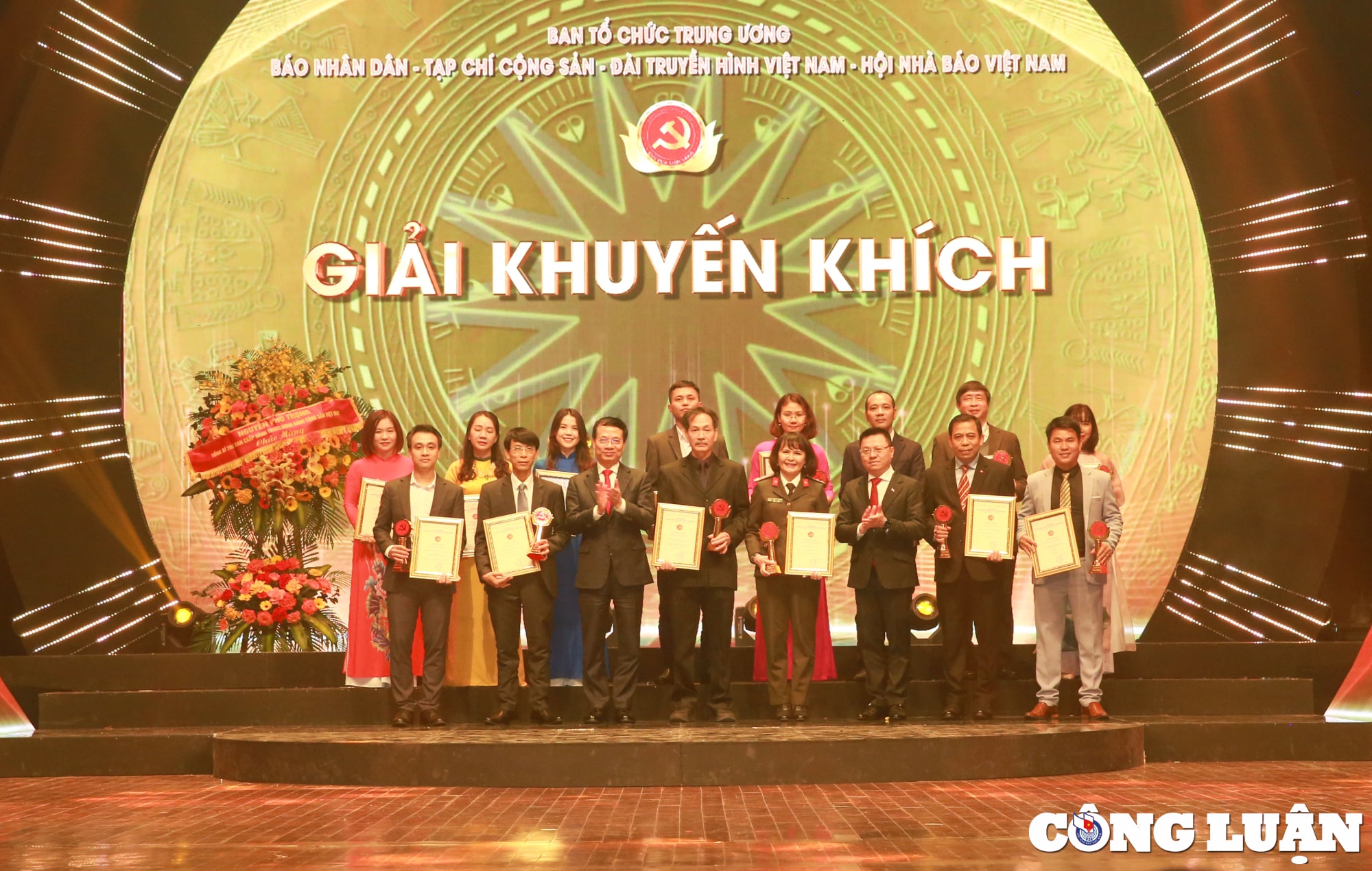 danh sach cac tac pham tac gia doat giai bua liem vang lan thu vii nam 2022 hinh 4