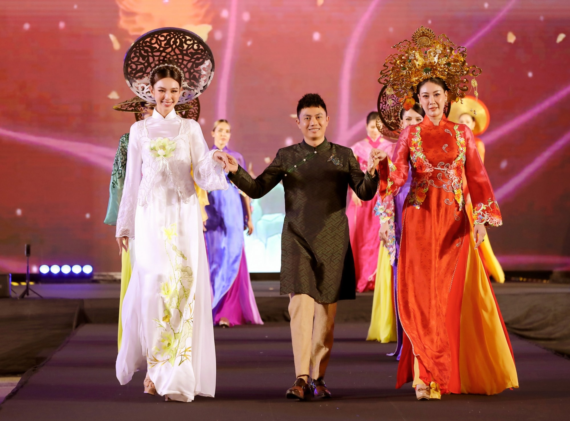 long lay dem chung ket miss xuan 2023 tai phap hinh 2