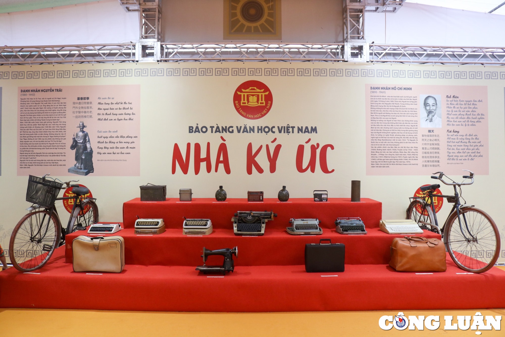 nhieu ky vat quy gia cua cac nha tho duoc trung bay tai ngay tho viet nam hinh 7