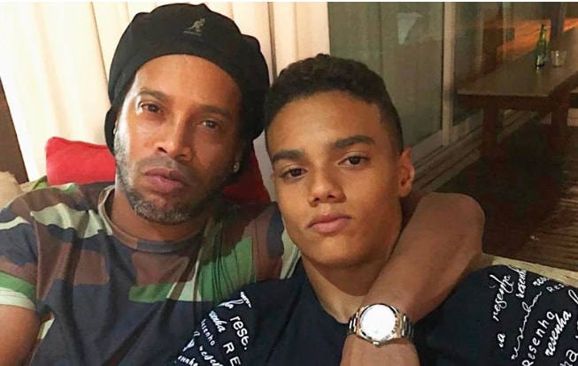 con trai ronaldinho ky hop dong voi clb barca hinh 1