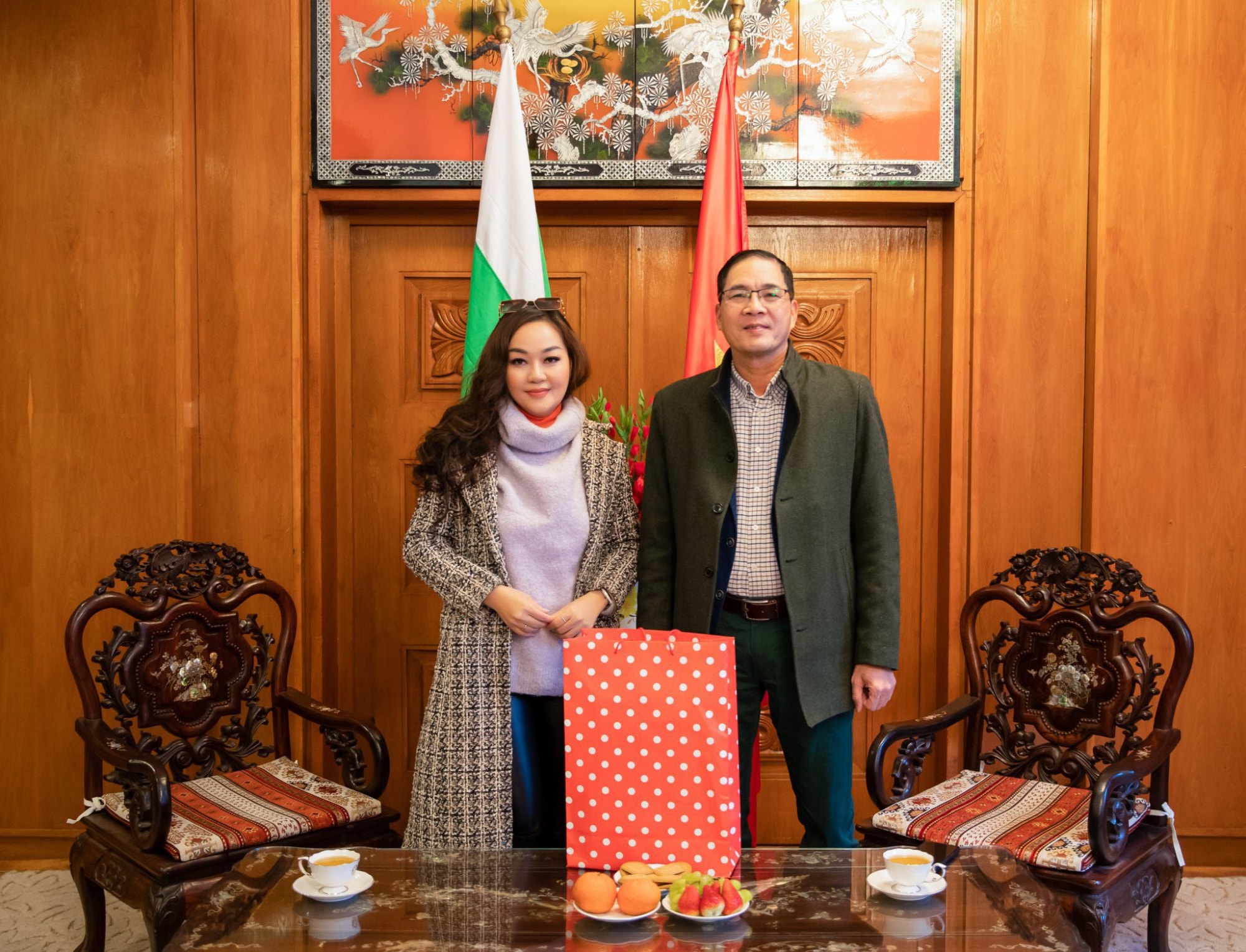 a hau 1 mrs universe 2023 hoang thanh nga tham dai su quan viet nam tai bulgaria hinh 1