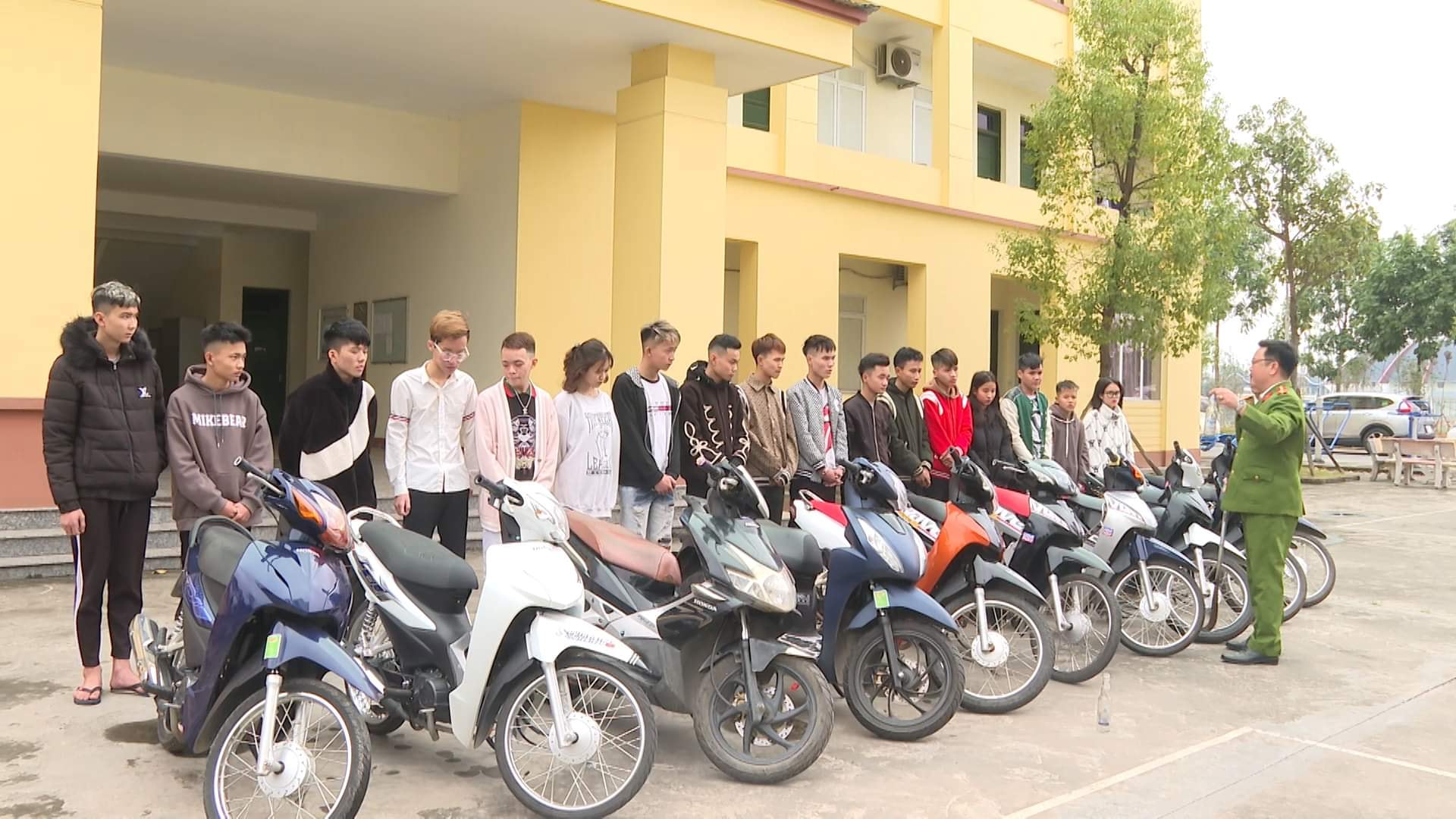 khoi to nhom doi tuong chan danh nhieu nguoi di xe bien kiem soat dau so 88 hinh 1