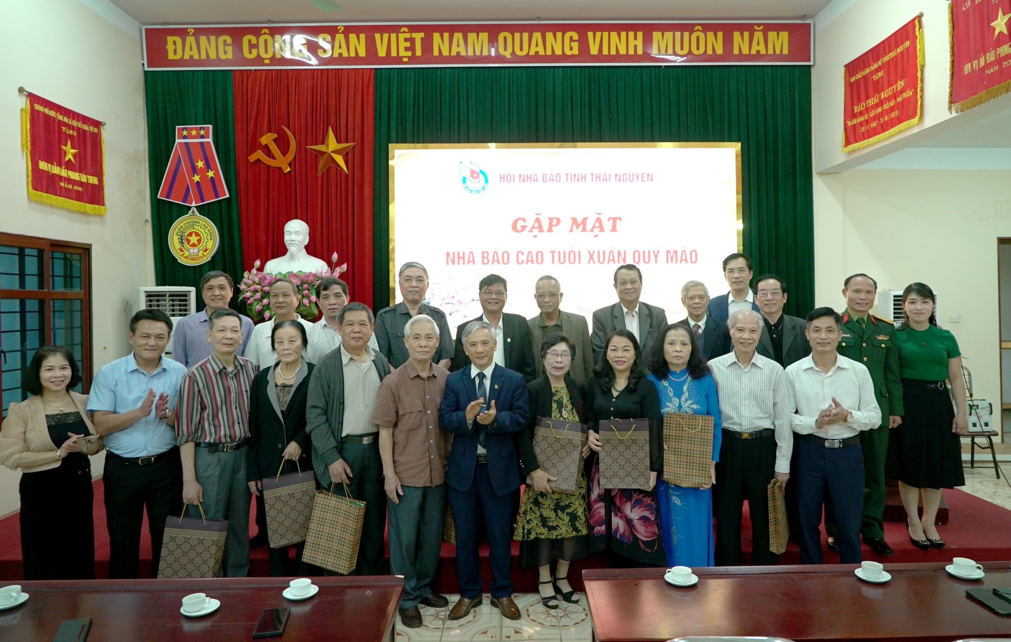 hoi nha bao thai nguyen gap mat nha bao cao tuoi nhan dip xuan quy mao 2023 hinh 3