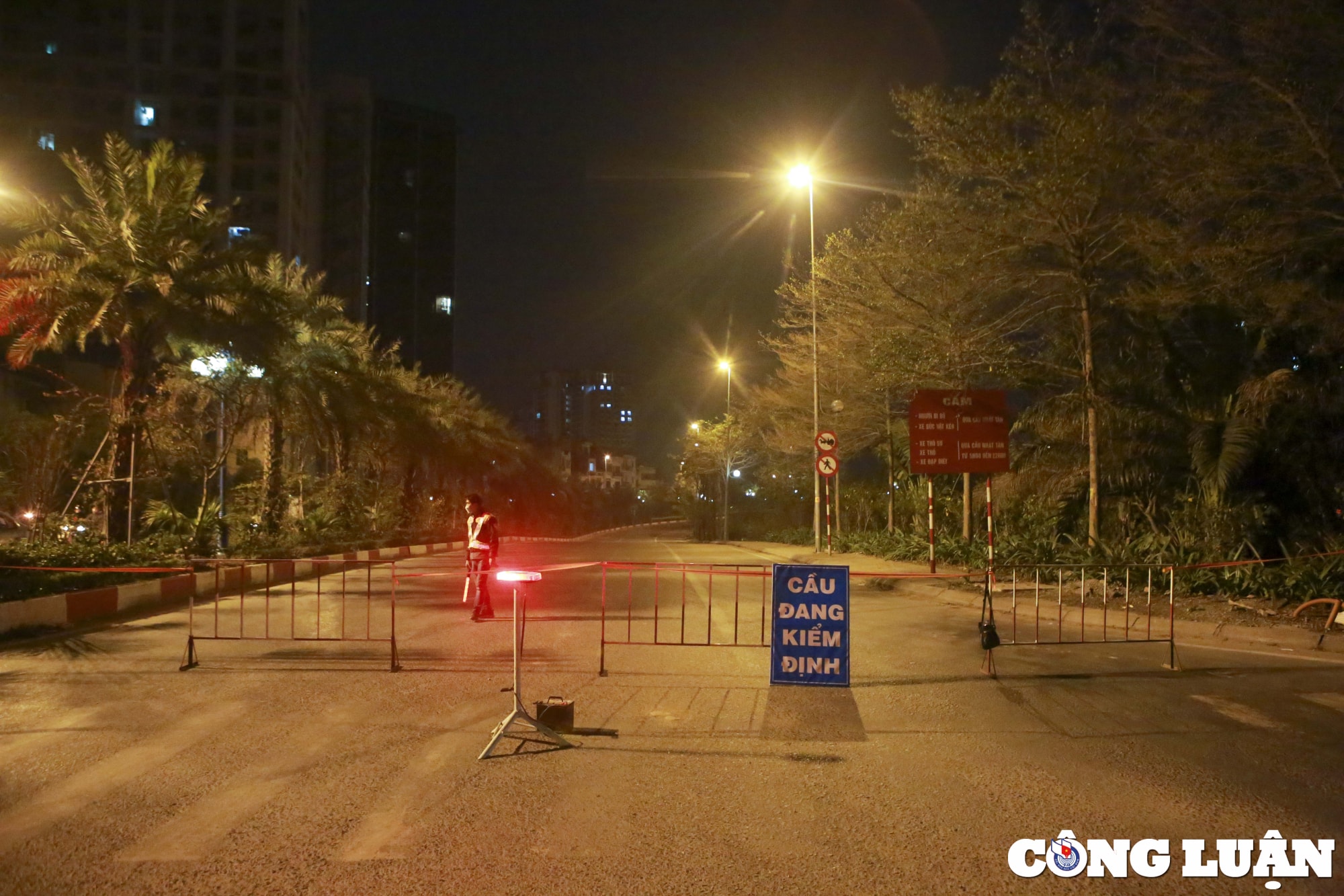 ha noi cam duong xuyen dem kiem dinh trong tai tren cau nhat tan hinh 3