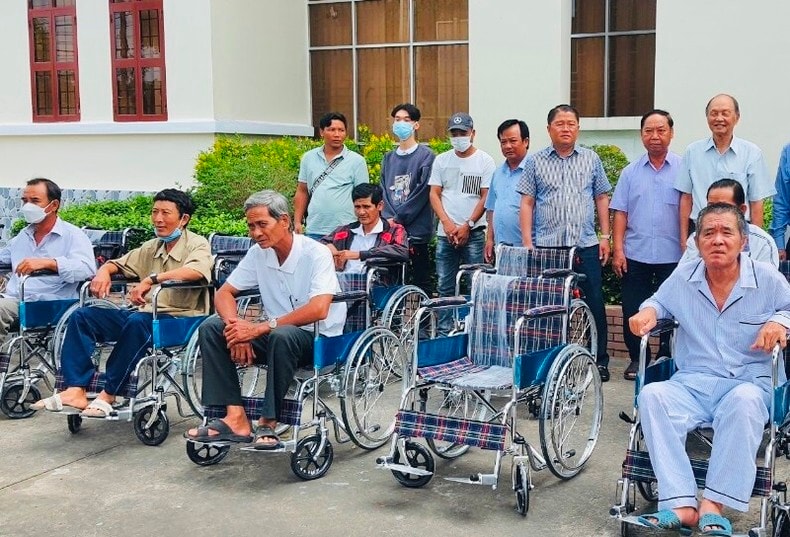trao tang 110 chiec xe lan cho nguoi khuyet tat tai tinh bac lieu hinh 2