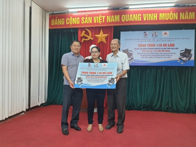 trao tang 110 chiec xe lan cho nguoi khuyet tat tai tinh bac lieu hinh 1