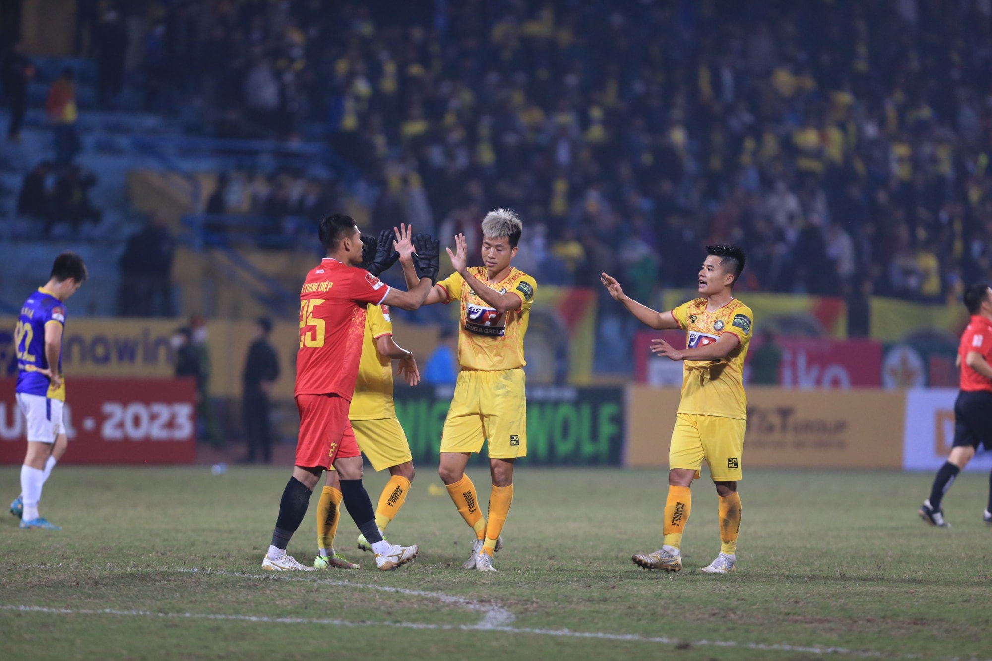 van quyet tit ngoi ha noi fc chia diem voi thanh hoa hinh 3