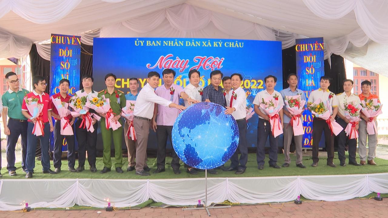 cam tay chi viec giup nguoi dan huyen ky anh ha tinh chuyen doi so hinh 1