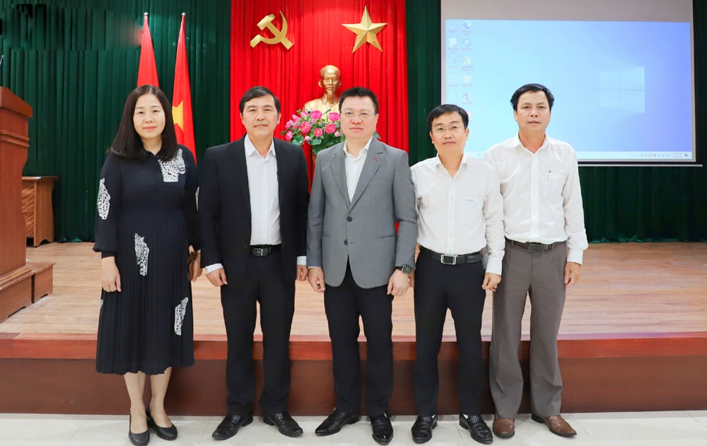 dong chi le quoc minh chia se kinh nghiem ve chuyen doi so cho can bo phong vien bao da nang hinh 2
