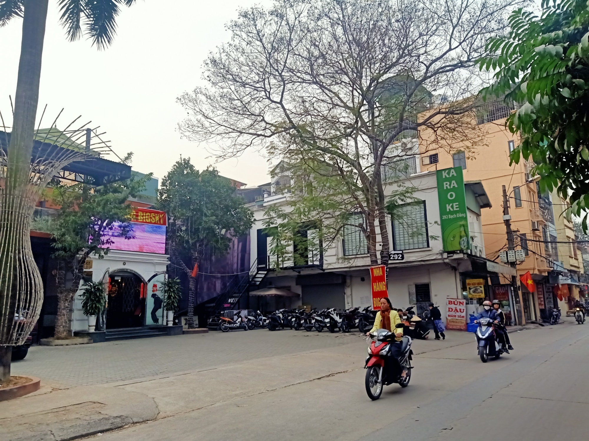 karaoke hoa nha hang an uong chay quang cao tim kiem khach den hat hinh 2