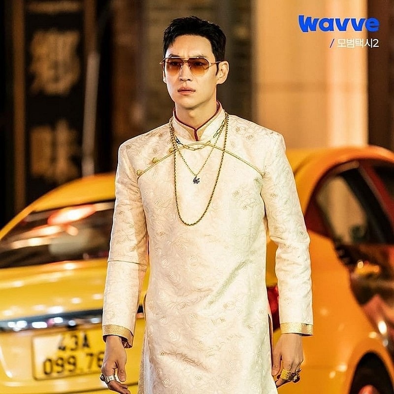 nam dien vien han quoc mac ao dai viet nam dep xuat than trong taxi driver 2 hinh 2