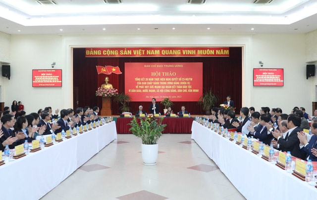 xay dung doi ngu can bo cua dang thuc su la cong boc cua nhan dan guong mau di truoc hinh 1