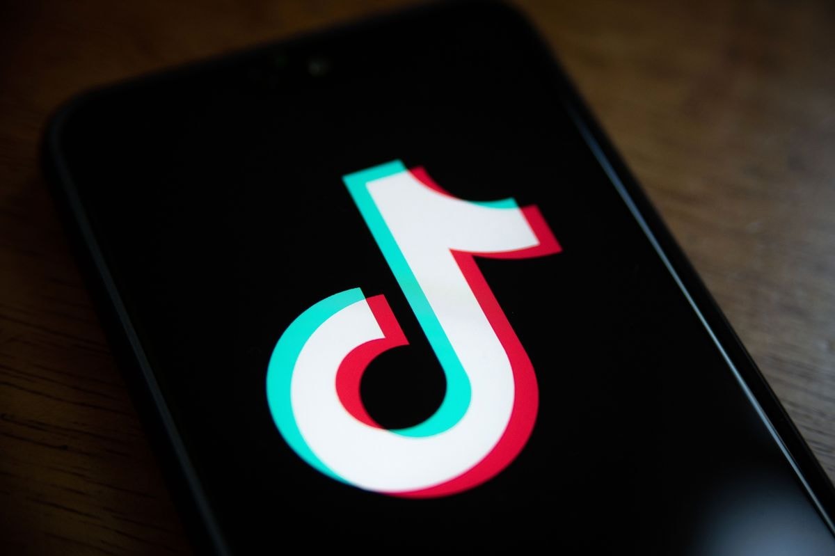 uy ban chau au cam nhan vien su dung tiktok hinh 1