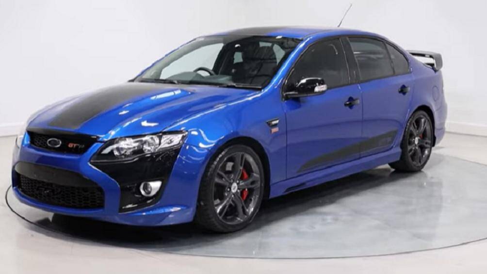 chiem nguong hang hiem ford falcon gt f dang duoc rao ban hinh 1