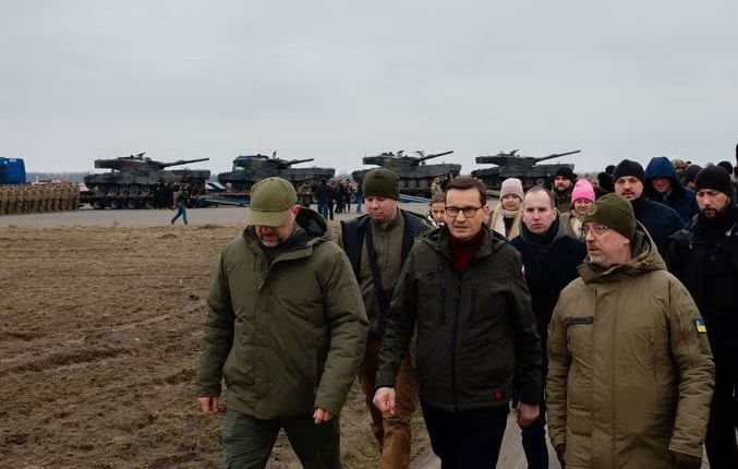ba lan va canada giao xe tang leopard cho ukraine hinh 1