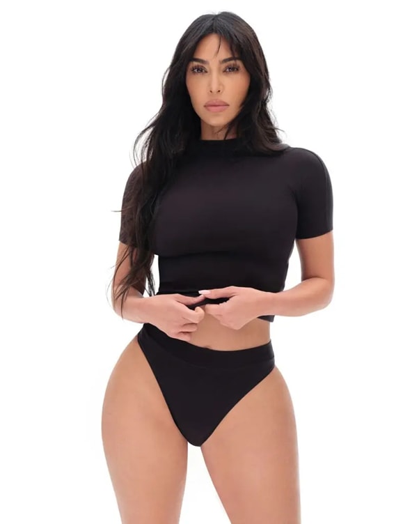 kim kardashian vuong tin don phau thuat tham my vi ngoai hinh khac la hinh 4
