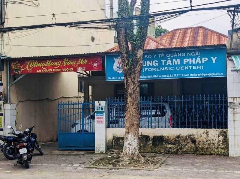bat khan cap giam doc trung tam phap y tinh quang ngai hinh 1