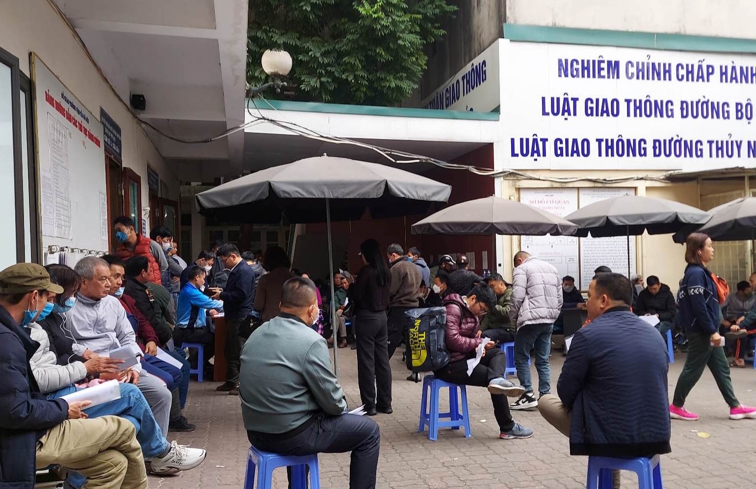 khac phuc vuong mac kho khan khi nguoi dan doi giay phep lai xe hinh 1