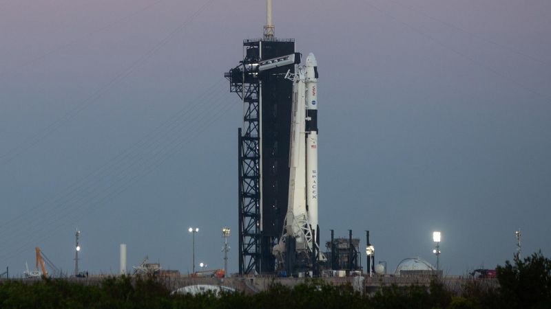 spacex va nasa dua phi hanh doan moi len tram vu tru iss hinh 1