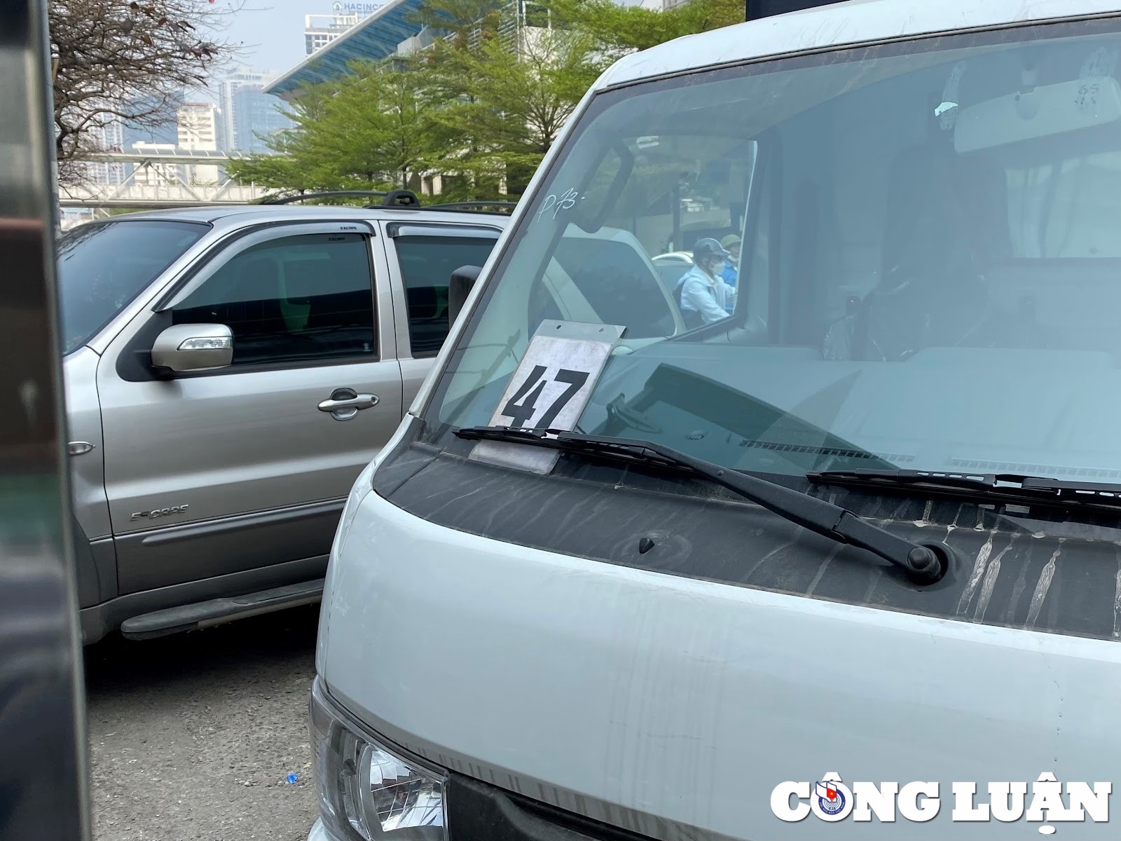 o to xep hang dai tram met mon moi cho doi dang kiem tai ha noi hinh 4